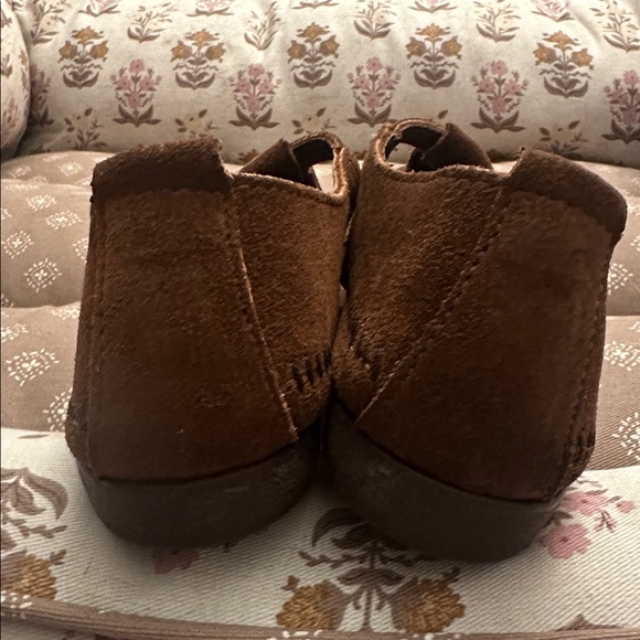 Minnetonka Mary Jane moccasins - Picture 3 of 7